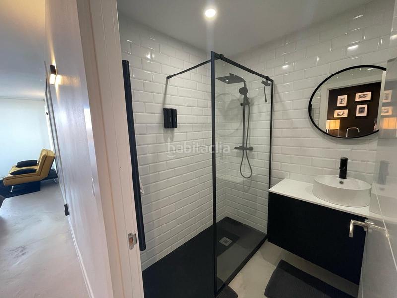 Foto 21e313c5-1634-48c0-b683-0e55fafdbf65. Estudio  totalmente reformado con licencia turística ideal inversión o segunda residencia en Torremolinos