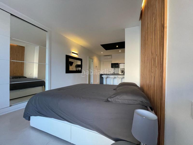 Foto 2ccadb1a-af94-4320-99a7-efdc7b562cb0. Estudio  totalmente reformado con licencia turística ideal inversión o segunda residencia en Torremolinos