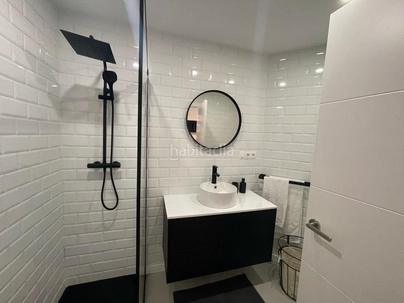 Foto 44c3712f-cb37-419d-b808-8eae4907a475. Estudio  totalmente reformado con licencia turística ideal inversión o segunda residencia en Torremolinos