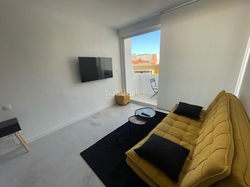 Foto 93267a75-d3ec-48aa-85df-765c50a14c04. Estudio  totalmente reformado con licencia turística ideal inversión o segunda residencia en Torremolinos
