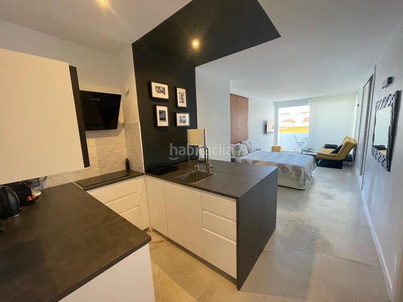 Foto bccf4a51-09eb-435c-a66c-280cf48e37a6. Estudio  totalmente reformado con licencia turística ideal inversión o segunda residencia en Torremolinos