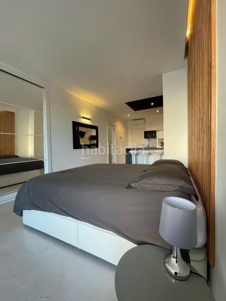 Foto bdfd5e2b-ba59-40c2-924d-21e7ea941b5c. Estudio  totalmente reformado con licencia turística ideal inversión o segunda residencia en Torremolinos