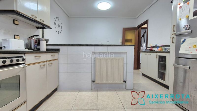 Foto f569efda-f7ae-49ab-aa48-065f13677db1. Casa adossada amb calefacció aparcament a Berango