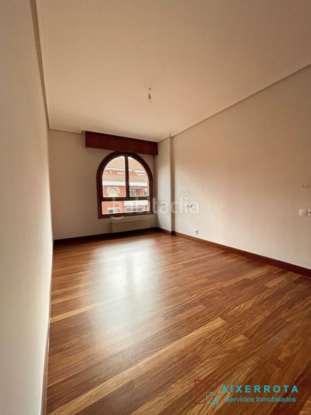 Foto 8023b33f-2371-4858-855e-ca20ba83c864. Flat with heating parking in Artatza-Pinueta-Pinosolo Leioa