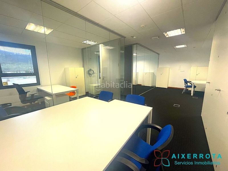 Foto 1abd0813-6434-466f-9872-82ff68bf1c0b. Affitto ufficio con riscaldamento in Derio