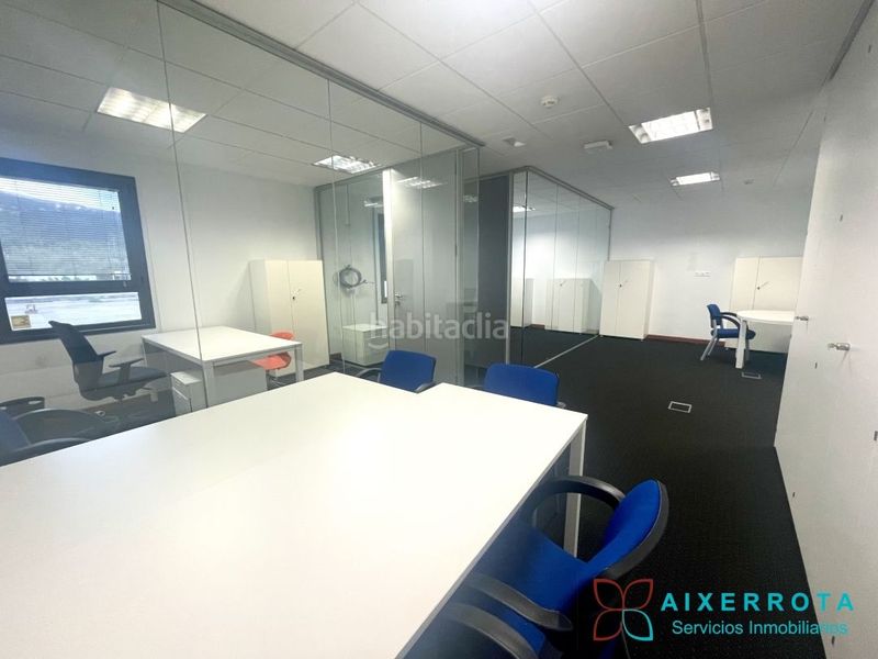 Foto 81686486-a6bf-4aa4-be8c-84e3ba6f727b. Affitto ufficio con riscaldamento in Derio