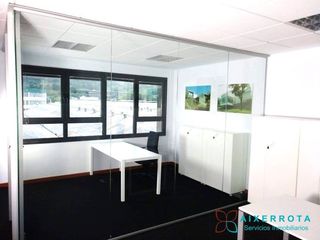 Affitto Ufficio in Derio. Edificio de oficinas derioinbisa. oficina amueblada impecable.