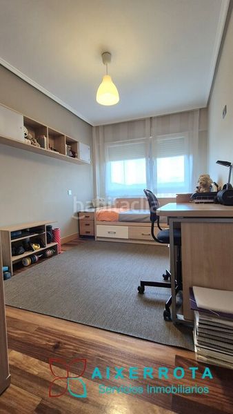 Foto 1355614e-5d43-40b9-8f68-bc41107cf32c. Flat with heating parking in Sarrikobaso Getxo