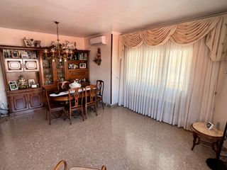 Casa  Carrer del lluans. Casa cantonera junto av matadepera