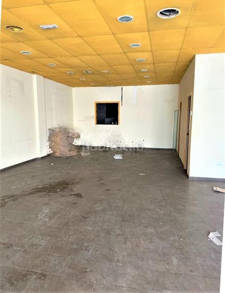 Foto 3ac8b4c4-4543-418a-b79a-56a89f5febd6. Alquiler local comercial local con acceso des de 2 calles!! en Terrassa