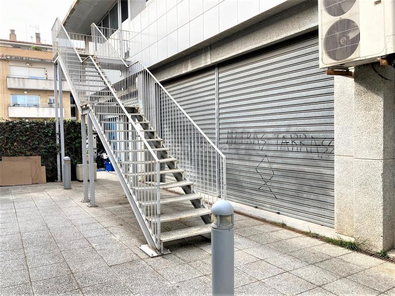 Foto 6ef74f27-ba94-410e-ae32-527c5416f8e7. Alquiler local comercial local con acceso des de 2 calles!! en Terrassa