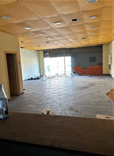 Foto 9b8f1b6e-780b-48bc-a340-4f16ab79e60c. Alquiler local comercial local con acceso des de 2 calles!! en Terrassa