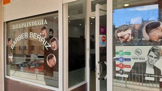 Location Local commercial à Berriz. Local de 60 m2, actualmente acondicionado como peluquería, en ve