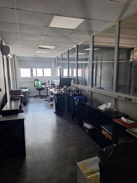 Foto 01ea7d3b-197e-40b3-9857-6bbec76d5011. Fabrikhalle in Berriz