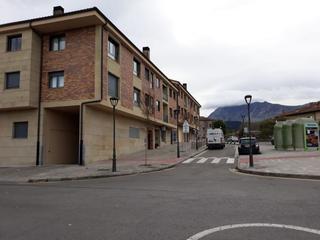 Local Comercial a Abadiño. Local en abadiño en ladrillo posibilidad de dividir