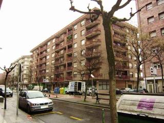 Aparcament cotxe a Durango. Parcela de garaje
