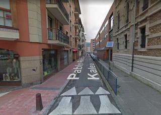 Aparcament cotxe a Durango. Parcela de garaje, con trastero, en venta en arandoño torre