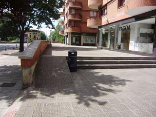 Location Local commercial à Durango. Local montado, con ámplia visibilidad, en durango