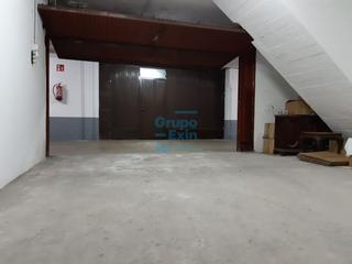 Aparcament cotxe  Munibe kalea. Garaje cerrado amplio.