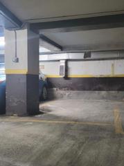 Aparcament cotxe a Área Romántica. Plaza de parking para coche pequeño