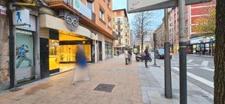 Lloguer Local Comercial en Centro - Mendibil - Santiago. Local en primera zona comercial, paseo coln, con mucho paso de