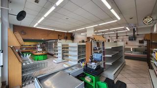 Location Local commercial  Extremadura kalea. Fantástico local de esquina cuya última actividad ha sido superm