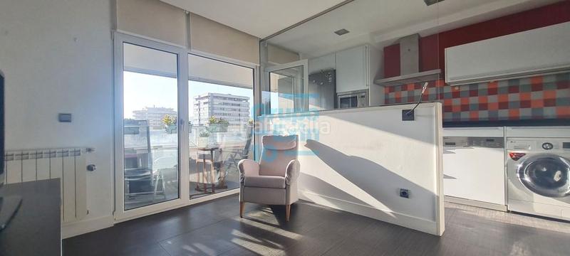 Foto 8c8e867b-a3eb-4d81-bcdf-201d6487121d. Alquiler piso temporal de septiembre a junio. preciosa vivienda con terraza en el Antiguo, en urbanización con piscina. en Donostia - San Sebastián