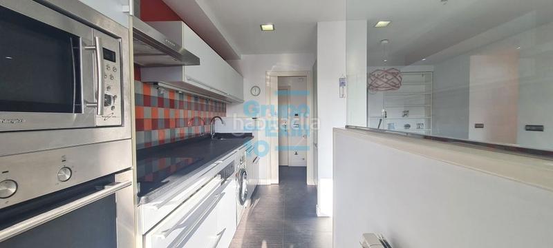 Foto b4d53694-49d1-4460-97ee-8cf0e714e23b. Alquiler piso temporal de septiembre a junio. preciosa vivienda con terraza en el Antiguo, en urbanización con piscina. en Donostia - San Sebastián