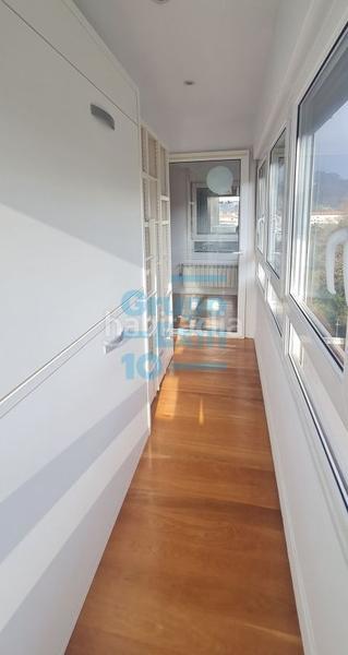 Foto f41e6f3c-efdc-4d28-afa6-9168a2d16ee0. Alquiler piso temporal de septiembre a junio. preciosa vivienda con terraza en el Antiguo, en urbanización con piscina. en Donostia - San Sebastián