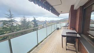 Location Appartement  Mendigain kalea. Mendigain piso con amplia terraza. exterior. 3 habitaciones. gar