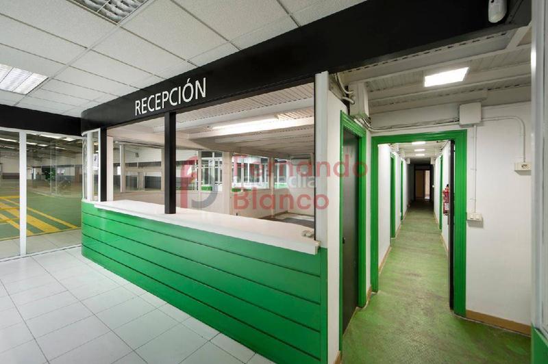 Foto decce435-8d90-47d8-951a-7945e9af1f6f. Fabrikhalle in Erandio