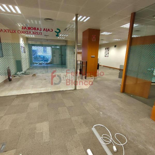 Foto b1c4184d-cf1c-4ba6-a794-b8a82f4b2440. Geschäftsraum in Iralabarri Bilbao