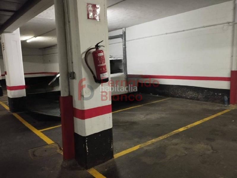 Foto 2b4a60a9-60e5-4320-8323-8fea2e05a67d. Alquiler parking coche parcela de garaje alquiler indautxu en Bilbao