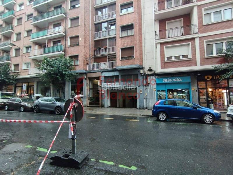 Foto f7835967-a7e5-4f8e-89e7-0d507d526716. Rent car parking in Zona Indautxu Bilbao