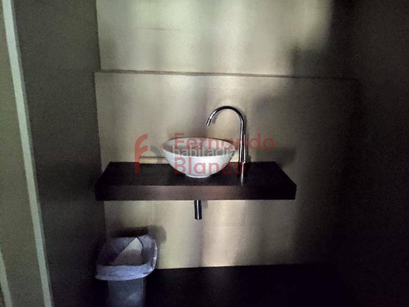 Foto f997dcb3-c03a-4b88-a2e1-bfb1ae378f0b. Local comercial a San Pedro de Deusto - La Ribera Bilbao