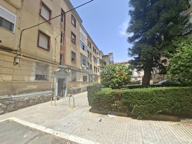 Foto f2af5bd1-c144-4d78-bfd9-d2d7e36c5c84. Pis amb aparcament a Alameda Cartagena