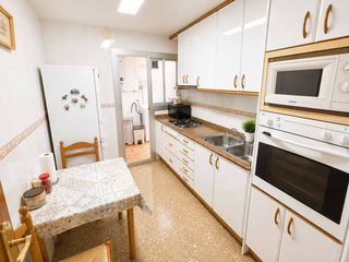 Pis a La Gavarra. Junto carretera de esplugues 86m2, 4 habitaciones y ascensor