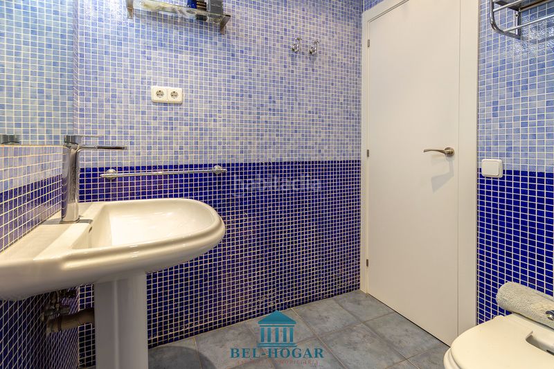 Foto 28700870-da3d-48f7-89c4-e5d356f790a3. Casa a Centre Cornellà de Llobregat