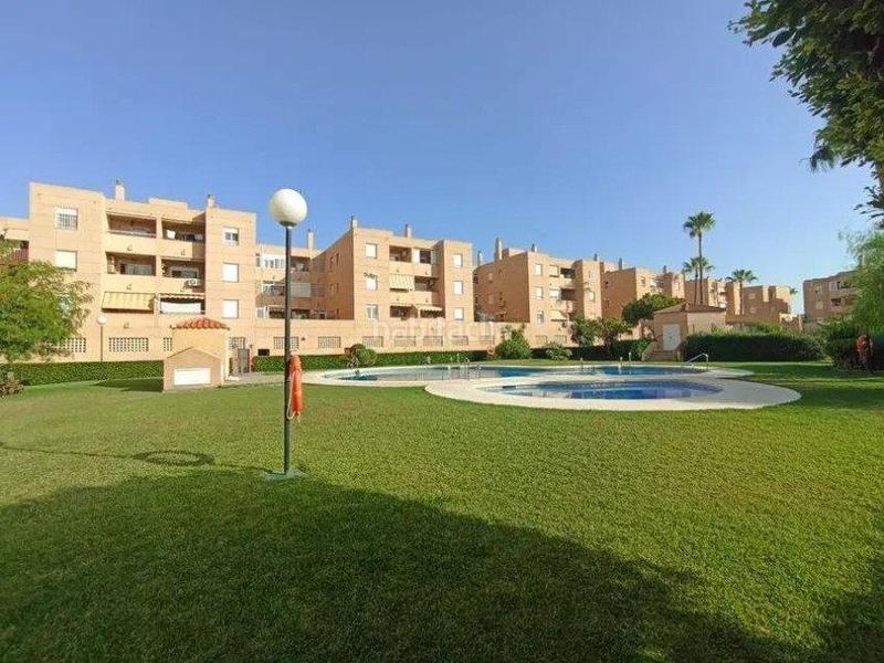 Foto e7b036fe-fb4d-40b9-b3af-693f6ada731f. Flat with parking pool in Guadalmar Málaga