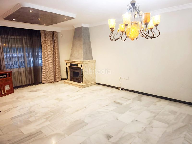 Foto 28e5f69b-2c03-48b1-978b-599178a76be7. Casa adossada amb aparcament piscina a Guadalmar Málaga