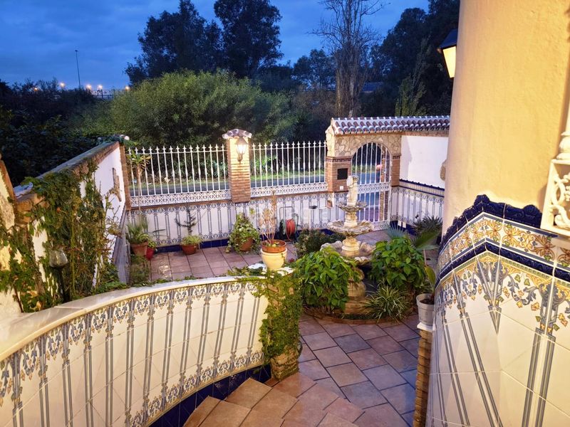 Foto b9188e79-addb-4772-b3f8-0816ed16f381. Casa adossada amb aparcament piscina a Guadalmar Málaga