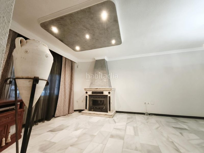 Foto c64a976b-9774-4b8e-8dcf-8768eabf7f2b. Casa adossada amb aparcament piscina a Guadalmar Málaga