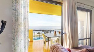 Piso en Torremuelle. Vivienda única en primerísima línea con vistas de crucero