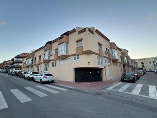 Pis a Centro. Luminoso piso de 3 dormitorios con garaje y trastero en alhaurín