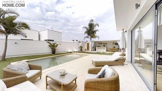 Doppelhaus in Capellanía - Retamar. Exclusivo chalet pareado con piscina privada, jardín y espacios