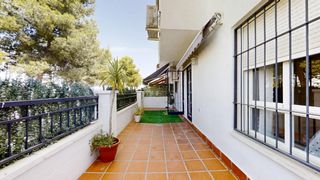 Pis a Centro. Planta baja con terraza y patio en el cordobés  alhaurín de la t