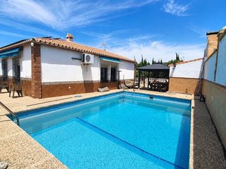 Xalet a Jardines de Alhaurín-Huerta Alta-Fuensanguínea. Exclusivo chalet independiente en una de las urbanizaciones más