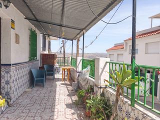 Casa en Cártama pueblo. Casa de pueblo con gran terraza en cártama