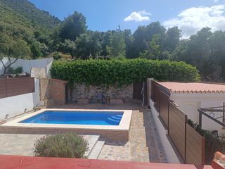 Casa bifamiliare in Capellanía - Retamar. Chalet pareado con piscina, vistas abiertas y acceso directo a l