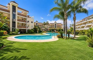 Flat  Calle calle severiano ballesteros de riviera. Amplio bajo de 163 m2 con jardín privado y garaje en riviera del